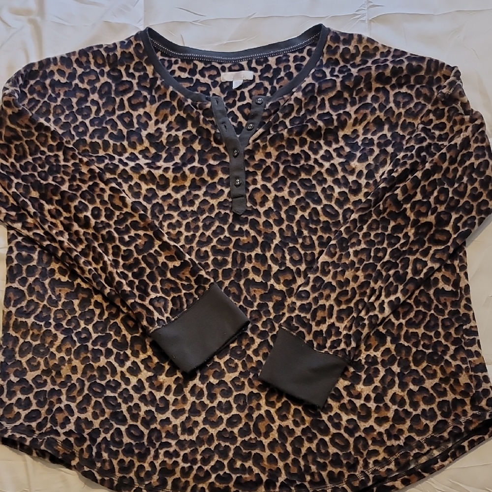 Leopard Print Long Sleeve Top